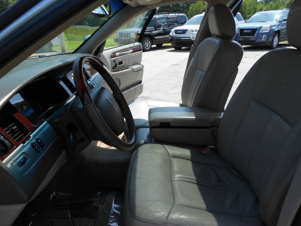 Lincoln Town Car Signature limited Luxury sedan ***1 Year Warranty** for sale in hampstead, RI – photo 20