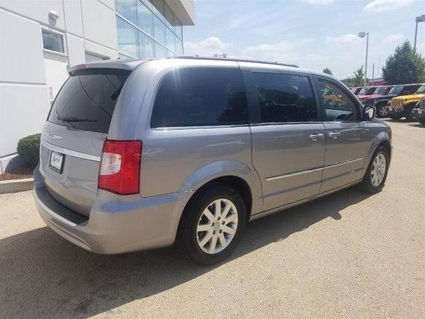 2016 Chrysler Town & Country mini-van Touring $291.25 PER for sale in Naperville, IL – photo 5