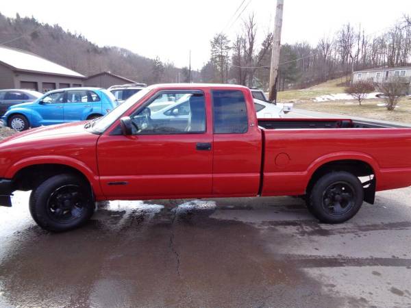 2000 Chevrolet Chevy S-10 Base 2dr Extended Cab SB CASH DEALS ON ALL for sale in Lake Ariel, PA – photo 2
