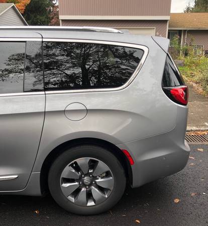 2018 Chrysler Pacifica Limited Hybrid for sale in Hillsboro, OR – photo 3