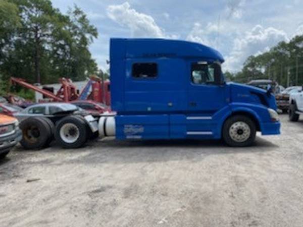 2014 Volvo VNL64T730 T/A Sleeper RTR# 0083598-01 - cars & trucks -... for sale in Bluffton, SC – photo 3