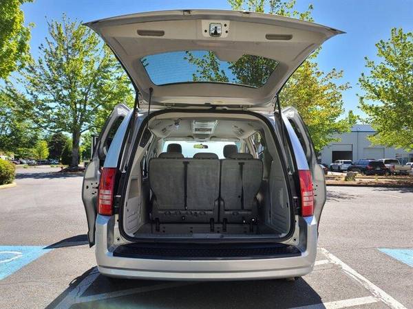 2010 Chrysler Town Country Touring Edition Minivan/7-passenger for sale in Portland, WA – photo 21