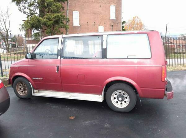 1990 Chevy Astro - cars & trucks - by dealer - vehicle automotive sale for sale in Saint Louis, MO – photo 2