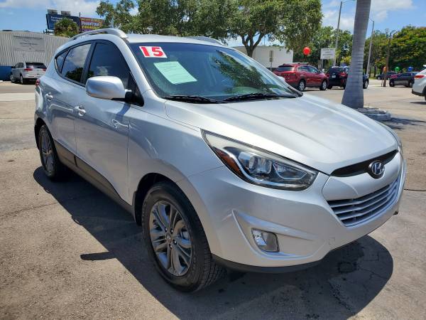 2015 Tucson SE - Leather/Heated Seats, Backup Cam, Bluetooth - cars... for sale in Fort Myers, FL – photo 2