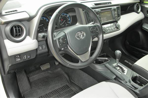 2017 Toyota RAV4 XLE AWD- Safety Sense, Sunroof, Power Liftgate for sale in Vinton, IA 52349, IA – photo 5