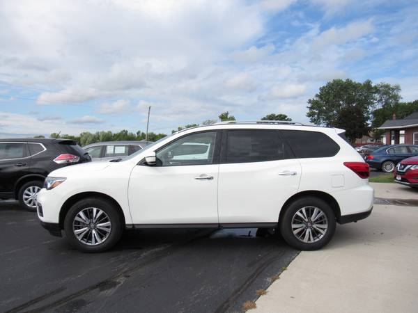 2019 Nissan Pathfinder SV - cars & trucks - by dealer - vehicle... for sale in Neenah, WI – photo 4