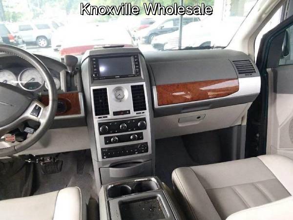 2009 Chrysler Town and Country Touring 4dr Mini Van for sale in Knoxville, TN – photo 11
