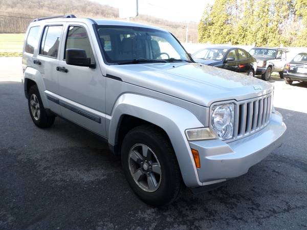 2008 JEEP LIBERTY 4x4 - excellent condition 120k miles - cars & for sale in Stewartsville, PA – photo 3