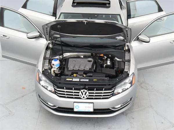 2014 VW Volkswagen Passat TDI SEL Premium Sedan 4D sedan Silver - for sale in Chicago, IL – photo 4