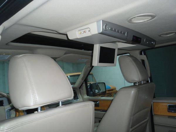 2010 LINCOLN NAVIGATOR LUXURY - FINANCING AVAILABLE-Indoor Showroom! for sale in PARMA, OH – photo 10