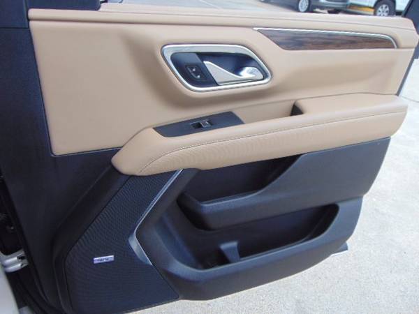 2021 Chevrolet Suburban V8 ( Mileage: 5, 344! - - by for sale in Devine, TX – photo 23