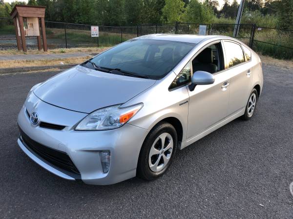 2013 Toyota Prius FOUR Hybrid *51 MPG Gas saver * Leather - cars &... for sale in Vancouver, OR – photo 2