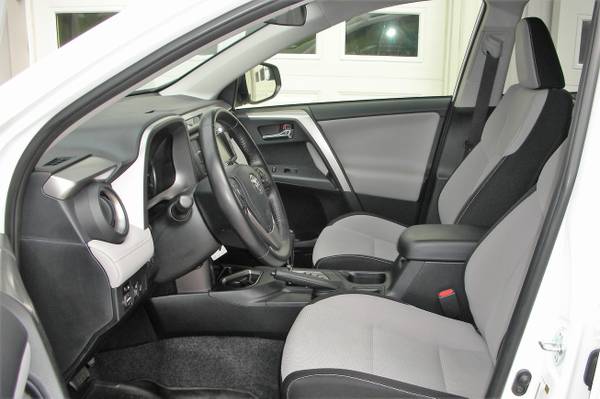 2017 Toyota RAV4 XLE AWD- Safety Sense, Sunroof, Power Liftgate for sale in Vinton, IA 52349, IA – photo 4