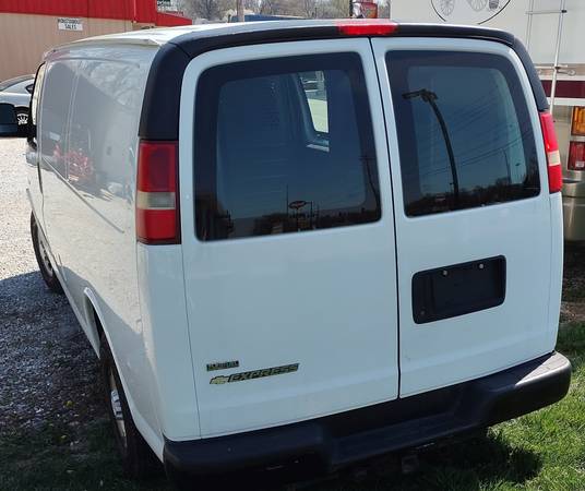 2011 Chevrolet Express g3500 - - by dealer - vehicle for sale in Springfield, MO – photo 2