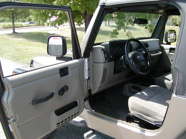 2004 Jeep Wrangler 6cyl Automatic for sale in romeoville, IA – photo 7