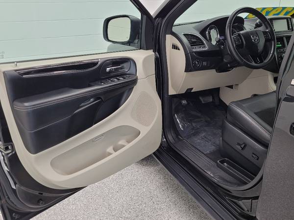 2019 Dodge Grand Caravan SXT- remote start, back up Camera! - cars &... for sale in Silvis, IA – photo 6