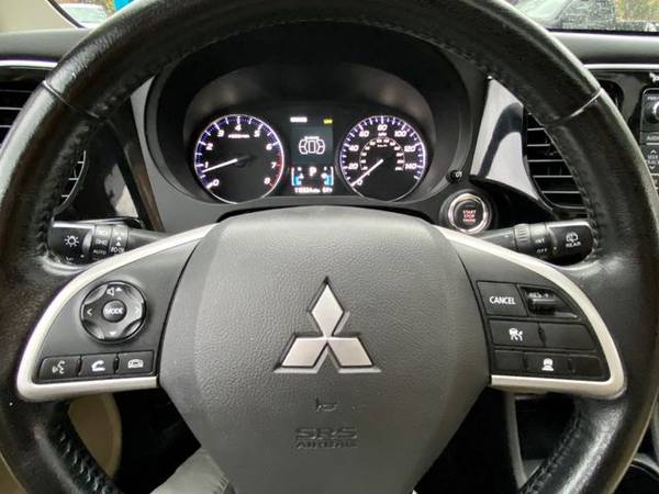 2015 Mitsubishi Outlander - Financing Available! - cars & trucks -... for sale in Londonderry, MA – photo 19