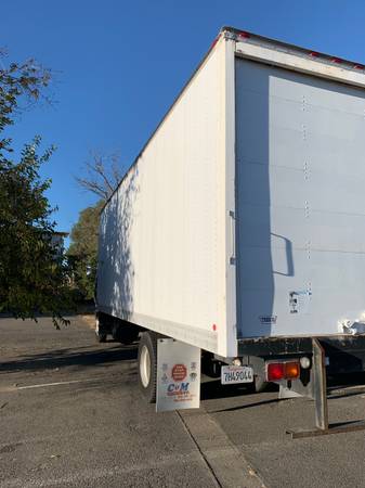 2004 Nissan UD 2600, 26' Box Truck, only 25K miles! for sale in Sylmar, CA – photo 2