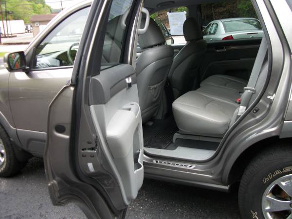 2009 Kia Borrego - - by dealer - vehicle automotive sale for sale in Elizabeth, PA – photo 6