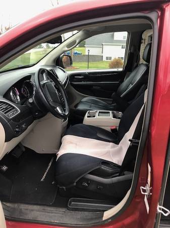 2011 Chrysler Town & Country - cars & trucks - by owner - vehicle... for sale in Fort Atkinson, WI – photo 6