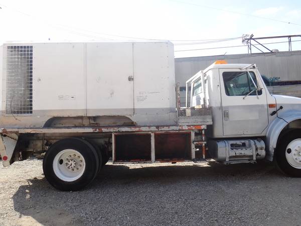 1992 INTERNATIONAL TRUCK 4600 WITH AIR COMPRESSOR - cars & trucks -... for sale in Los Angeles, CA – photo 3