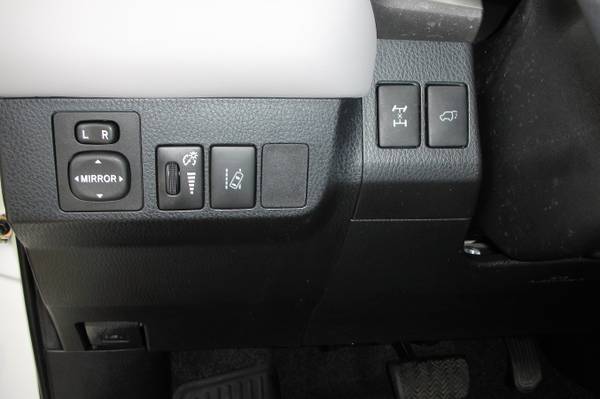 2017 Toyota RAV4 XLE AWD- Safety Sense, Sunroof, Power Liftgate for sale in Vinton, IA 52349, IA – photo 9