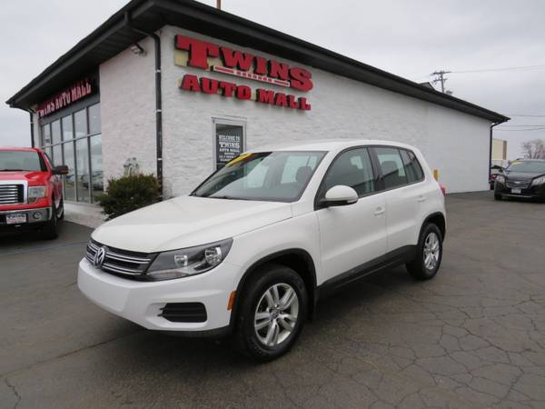 2012 Volkswagen Tiguan SE - - by dealer - vehicle for sale in Rockford, IL – photo 3
