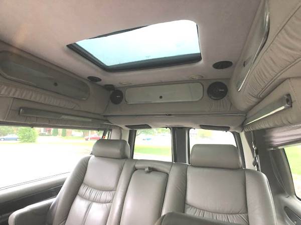 2005 Chevrolet Express 1500 AWD High Top 7 Pass Conversion Van 8 Doors for sale in East Amherst, NY – photo 12