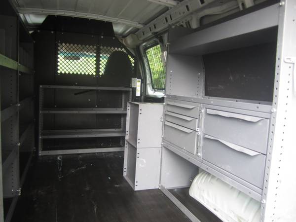 2012 Chevrolet Express 2500 Cargo van 4.8l v8 INTERIOR RACKS!! for sale in Highland Park, TN – photo 22