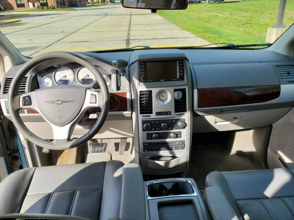 2010 Chrysler Town and Country Touring for sale in Chesterfield, MI – photo 13