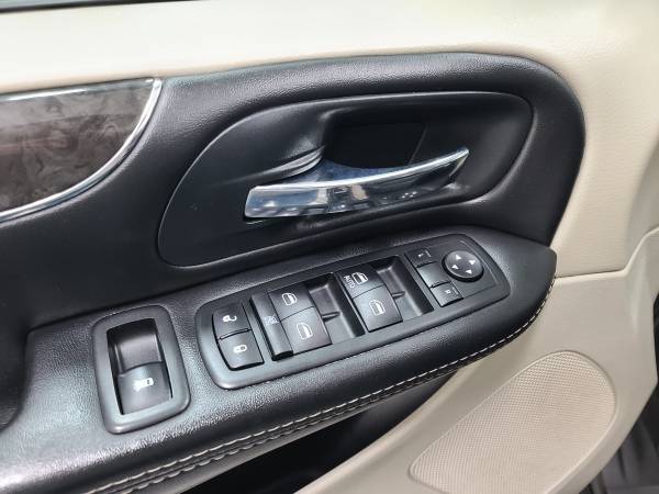 2015 Chrysler Town & Country Touring-L! Htd Seats! Backup Cam! DVD!... for sale in Suamico, WI – photo 12