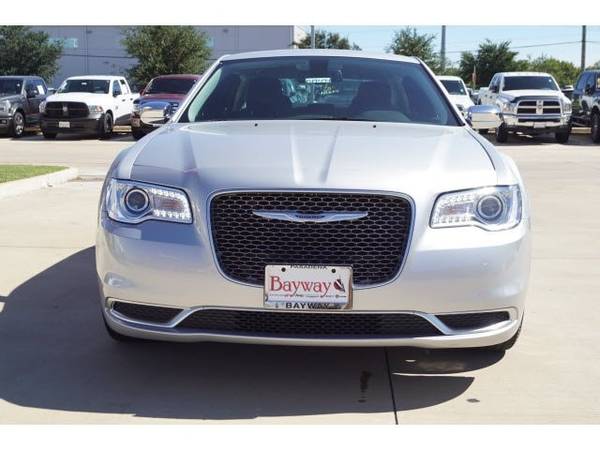 2019 Chrysler 300 Touring sedan Silver Mist for sale in Pasadena, TX – photo 20