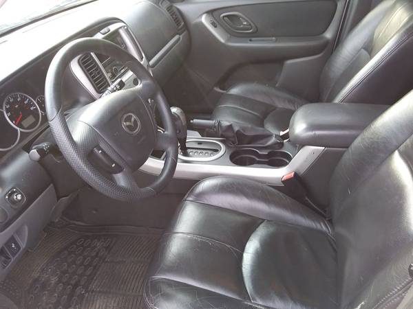 2005 Mazda tribute Leather loaded Rust free CLEAN Low miles! - cars... for sale in Muncie, IN – photo 2