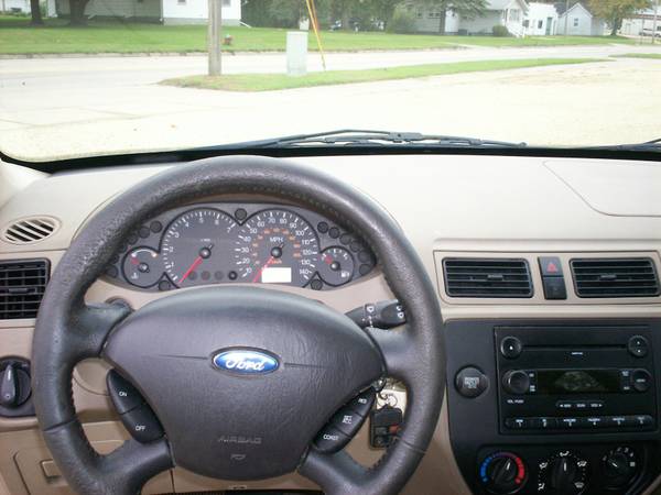 07 Ford Focus SE Wagon for sale in OELWEIN, IA – photo 10