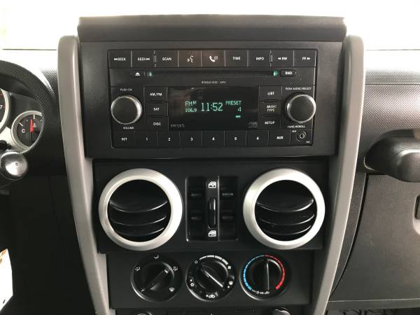 2008 JEEP WRANGLER UNLIMITED SAHARA 4X4 / CLEAN / NO RUST / MUST SEE for sale in Omaha, NE – photo 16