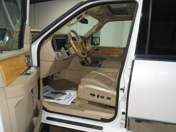2010 LINCOLN NAVIGATOR LUXURY - FINANCING AVAILABLE-Indoor Showroom! for sale in PARMA, OH – photo 8