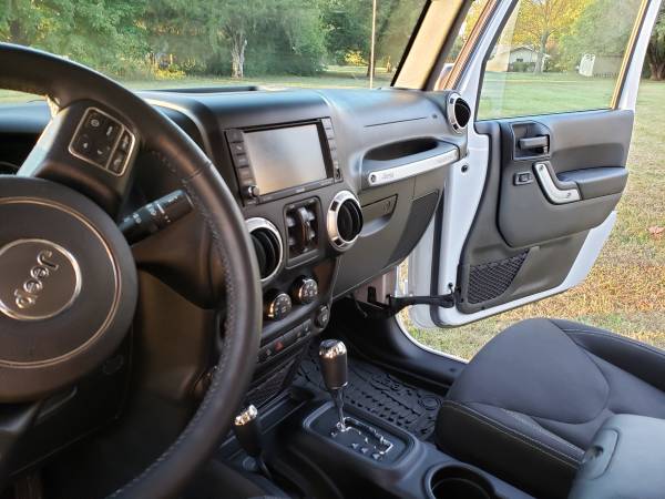 2016 Jeep Wrangler Unlimited Sahara for sale in Greenwood, IN – photo 5