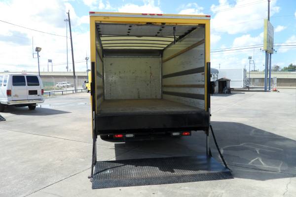 2012 GMC 16FT BOX TRUCK W/LIFTGATE LOW MILES for sale in Houston, TX – photo 2