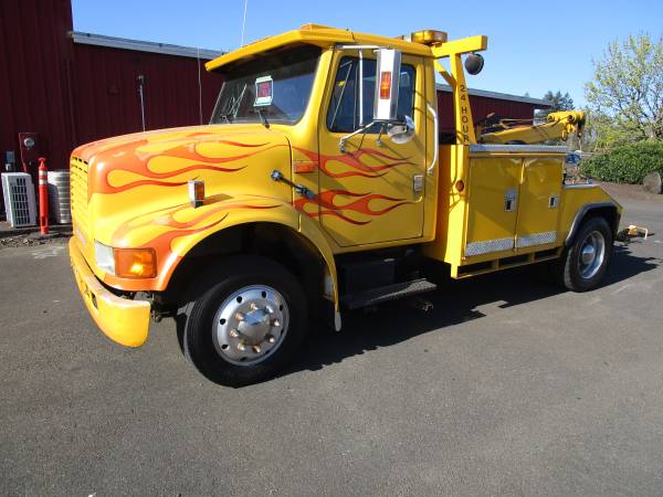 1995 IH 4700 tow truck diesel - - by dealer - vehicle for sale in McMinnville, OR