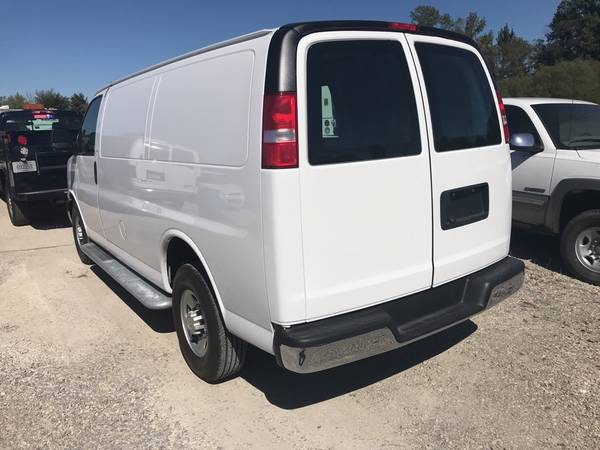 2018 Chevy Chevrolet Express 2500 Work Van van Summit White for sale in Jasper, KY – photo 4