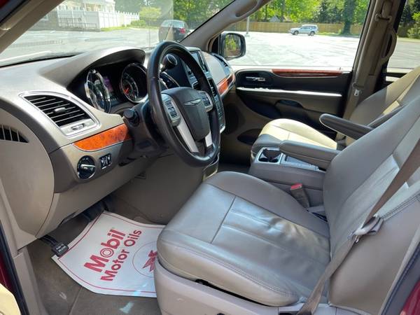2014 Chrysler Town and Country Two Owner Only 64k miles Super Clean for sale in Wilmington, DE – photo 11