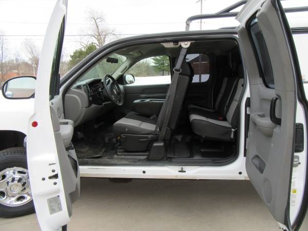 2008 Chevy Silverado 2500, Extended Cab Nice Work Truck - cars & for sale in Akron, OH – photo 9