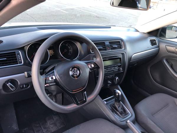 Gas Saver 15 VW Jetta Compact Sedan Excellent condition! White & for sale in Brooklyn, NY – photo 10