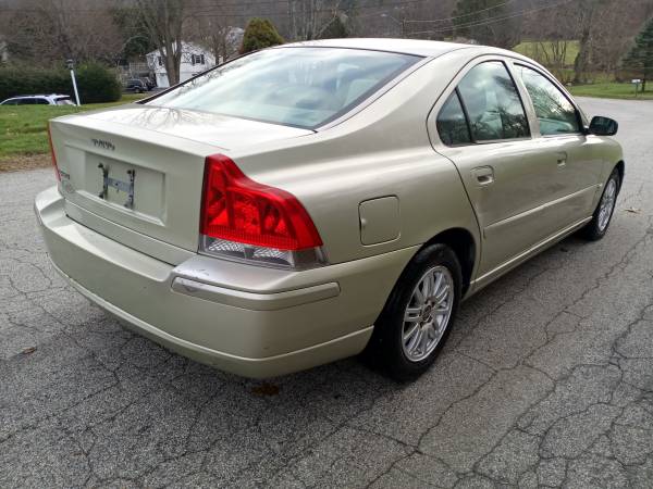 2005 Volvo S60 !! Good Condition !! - cars & trucks - by owner -... for sale in North Grosvenordale, CT – photo 3