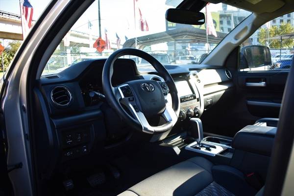 2019 Toyota Tundra SR5 4x4 4dr CrewMax Cab Pickup SB (5.7L V8)... for sale in Miami, FL – photo 14