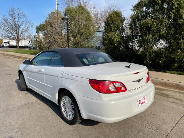 ONLY 92, 000 MILES! 2008 CHRYSLER SEBRING CONVERTIBLE TOURING - cars for sale in Cedar Rapids, IA – photo 5