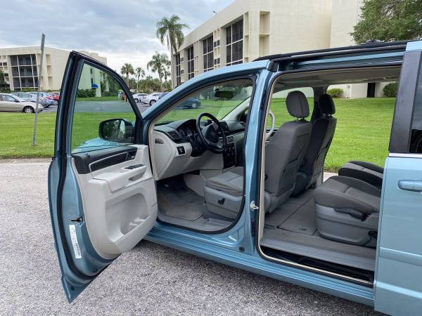 Excellent minivan for sale in Bradenton, FL – photo 6