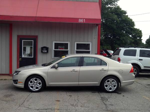2010 Ford Fusion SE FWD - cars & trucks - by dealer - vehicle... for sale in Mansfield, OH – photo 4