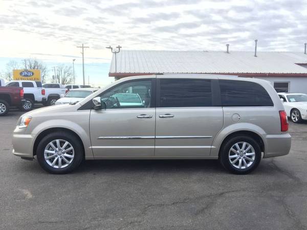 2015 Chrysler Town & Country - Financing Available! - cars & trucks... for sale in Harrisonville, MO – photo 3