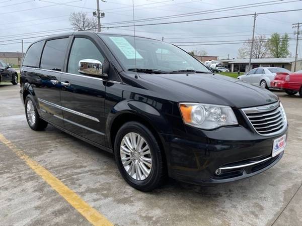 2016 Chrysler Town Country Limited - - by for sale in Medina, OH – photo 7
